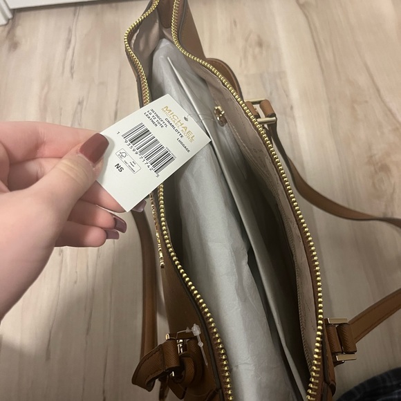 Brand new Charlotte Large Saffiano Leather Top-zip Tote Bag w box included - Picture 4 of 6